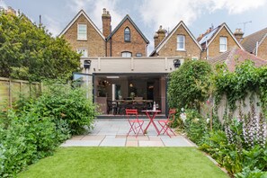 Outdoor dining - West Cliff, Whitstable (Whitstable)