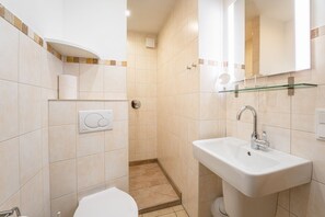 Suihku, hiustenkuivaaja, pyyhkeet