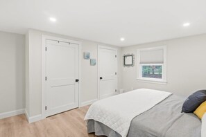 3 bedrooms, iron/ironing board, travel crib, WiFi
