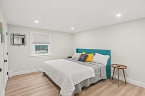 3 bedrooms, iron/ironing board, travel cot, WiFi - Centerville Oasis, Heated Saltwater Pool! (Barnstable)