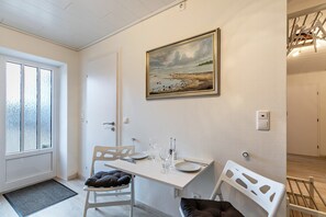 Dining - Holiday Apartment Rüde-Mühle with Private Terrace, Private Garden and Wi-Fi (Munkbrarup-Rüde)