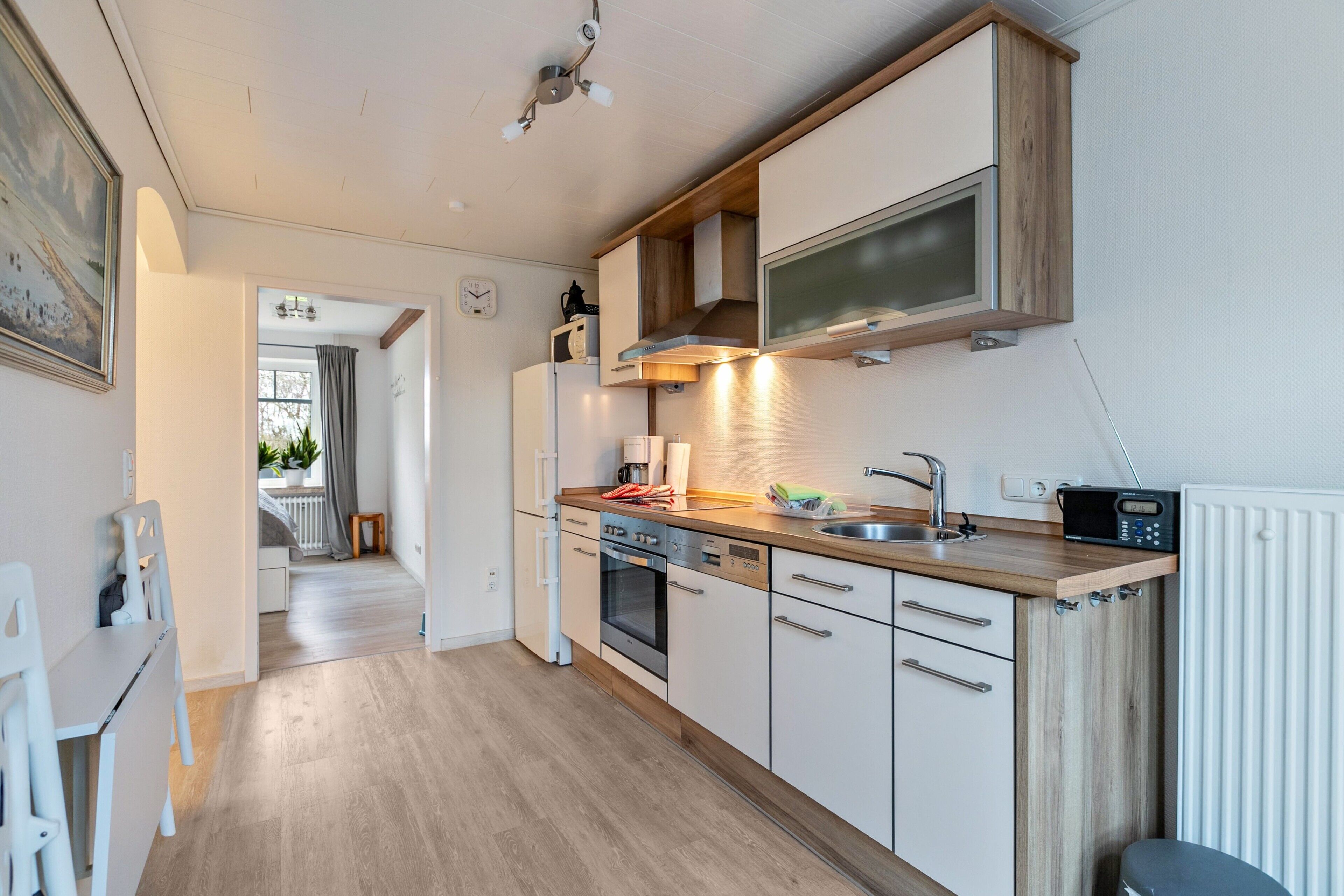 Køleskab, mikrobølgeovn, ovn, kogeplade