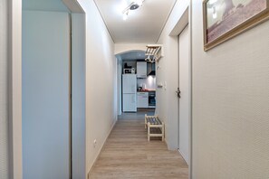 Interior - Holiday Apartment Rüde-Mühle with Private Terrace, Private Garden and Wi-Fi (Munkbrarup-Rüde)