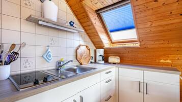 Fridge, stovetop, coffee/tea maker, electric kettle