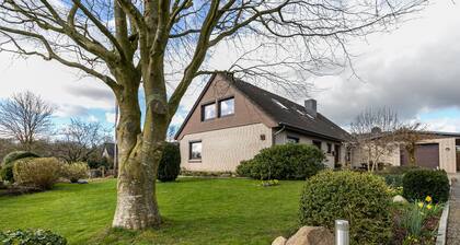 Apartment 'Ferienwohnung Hennig' with Private Garden and Wi-Fi