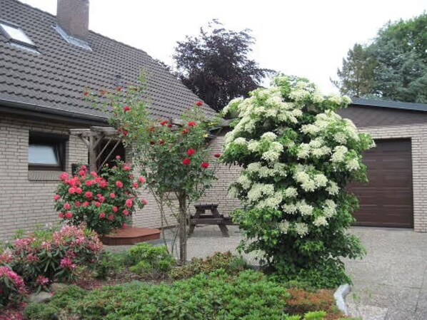 Terrace/patio - Apartment 'Ferienwohnung Hennig' with Private Garden and Wi-Fi (Drelsdorf)