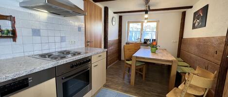 Fridge, oven, stovetop, dishwasher