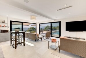 Smart-TV, Kamin, Drucker