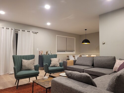 Cozy Townhome near the Dupage River Trail