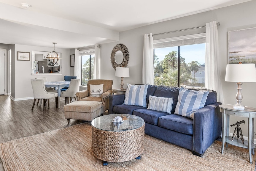 Harbor Island Bliss: 2br Condo, Beach Access, Resort Pool, & Stunning Views! - Harbor Island, SC