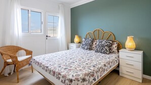 2 bedrooms, iron/ironing board, internet, bed sheets - Salt and Sea Apartment, Sea View, Free Wi Fi (Costa Adeje)