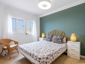 2 bedrooms, iron/ironing board, WiFi, bed sheets - Salt and Sea Apartment, Sea View, Free Wi Fi (Costa Adeje)