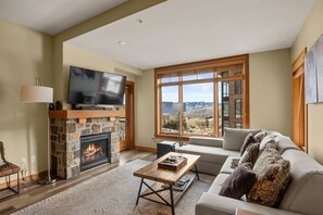 Télévision, cheminée