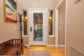 Interior - Bryce Ascent -  ski slope & golf course mtn views! (Basye)