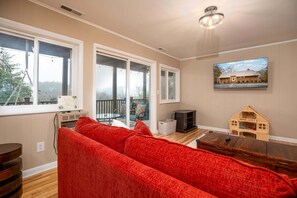 TV, fireplace - Bryce Ascent -  ski slope & golf course mtn views! (Basye)