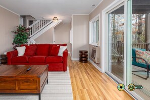 TV, fireplace - Bryce Ascent -  ski slope & golf course mtn views! (Basye)