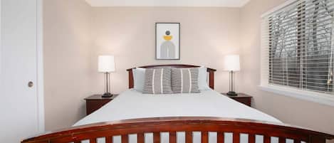 3 bedrooms, iron/ironing board, WiFi, bed sheets