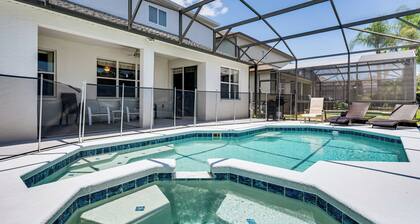22 Mi to Disney: Kissimmee Home w/ Pool & Hot Tub
