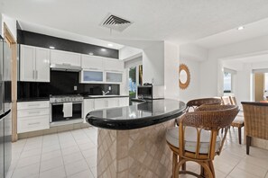 Fridge, microwave, oven, stovetop - Seafront Villa in Puerto Vallarta (Puerto Vallarta)