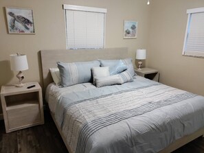 3 室のベッドルーム、デスク、WiFi、ベッドシーツ