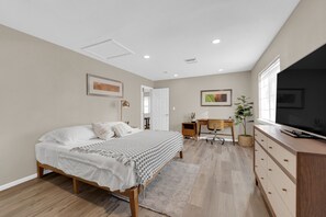 2 chambres, bureau, fer et planche à repasser, accès au Wi-Fi (inclus)