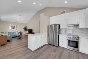 Fridge, microwave, oven, stovetop - Modern 2-Bedroom w/ Pool (Las Vegas)