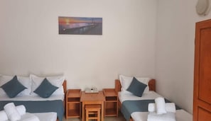 Familienzimmer | 1 Schlafzimmer, laptopgeeigneter Arbeitsplatz, Verdunkelungsvorhänge