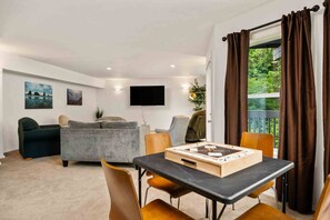 Interior - Fantastic Family Friendly Bull Mountain Home, Pets OK, Game Room w/ Ping Pong, Short Walk to Park (Tigard)