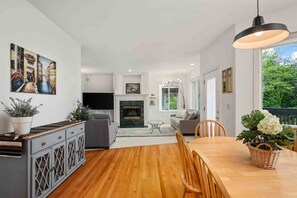 Interior - Fantastic Family Friendly Bull Mountain Home, Pets OK, Game Room w/ Ping Pong, Short Walk to Park (Tigard)