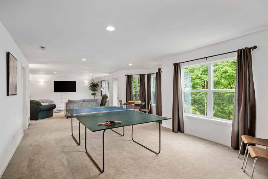 Fantastic Family Friendly Bull Mountain Home, Pets Ok, Game Room W/ Ping Pong, Short Walk To Park - Beaverton, OR