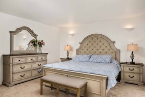 5 bedrooms, desk, free WiFi