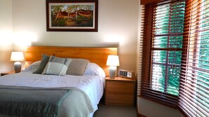 2 bedrooms, iron/ironing board, travel cot, free WiFi - Tourmaline in Wentworth Falls (Wentworth Falls)