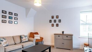 Interior - Harcourt 1B: 2BR Flat with Parking in Newark (Newark-on-Trent)