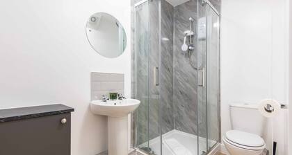 Harcourt 1B: 2BR Flat with Parking in Newark
