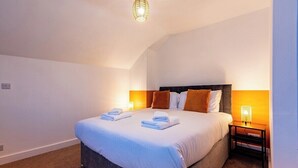 2 bedrooms, iron/ironing board, internet - Harcourt 1B: 2BR Flat with Parking in Newark (Newark-on-Trent)