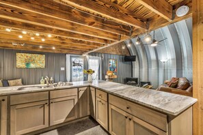 Interior - New Listing - Mountaintop with mountain views - Industrial Farm Stay - Chattanooga -Cloudland Canyon (Trenton)