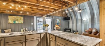 New Listing - Mountaintop with mountain views - Industrial Farm Stay - Chattanooga -Cloudland Canyon