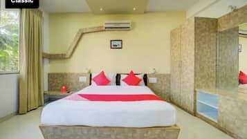 Luxury Room | Individually decorated, individually furnished, iron/ironing board