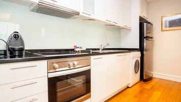 Apartment, 2 Bedrooms, City View | Interior