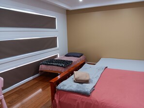 5 habitaciones, cortinas blackout y sistema de insonorización 