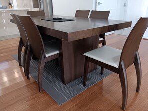 منزل | منطقة المعيشة | تلفزيون بشاشة مسطحة