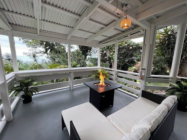 Terrace/patio - The Jungle House {AC/ Ocean View} (Kailua-Kona)