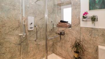 Cottage | Bathroom | Shower