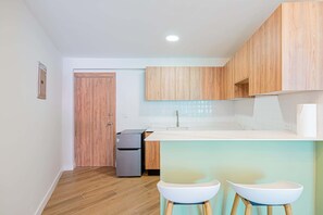 Fridge, stovetop, coffee/tea maker, cookware/dishes/utensils - w* | Radiant Loft in Casco Viejo (Panamá)