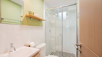 Suihku, hiustenkuivaaja