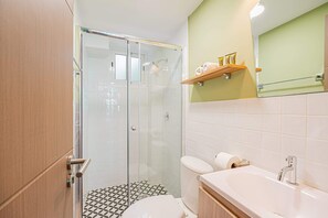 Shower, hair dryer - w* | Radiant Loft in Casco Viejo (Panamá)