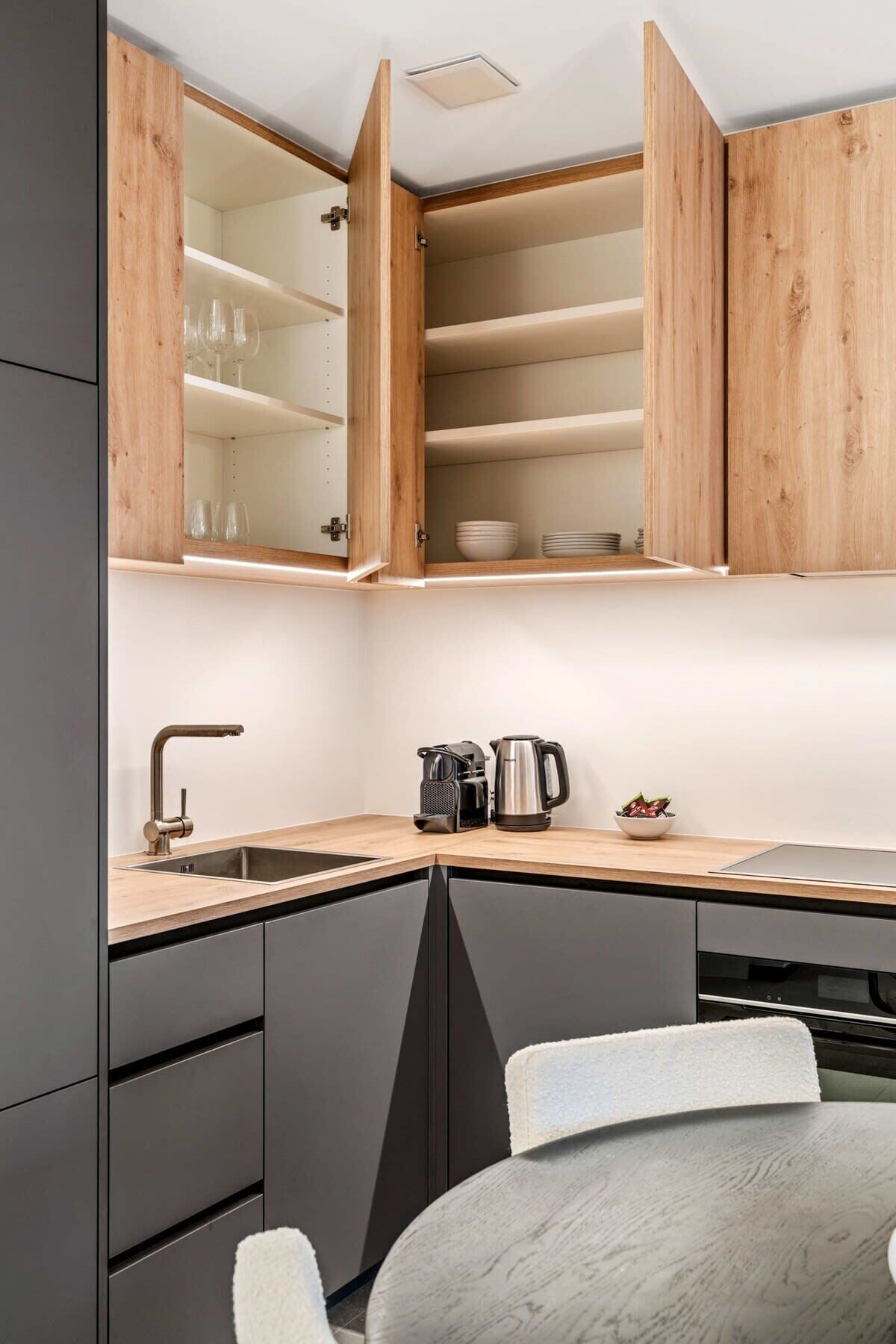 Kühlschrank, Mikrowelle, Ofen, Herdplatte