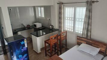 Studio room | Desk, blackout curtains, iron/ironing board, free WiFi