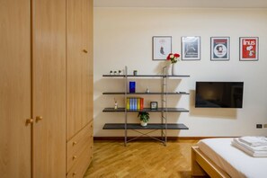 1 habitación, tabla de planchar con plancha, wifi y ropa de cama 