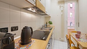 茶具/咖啡用具、冰箱、微波炉、烤箱